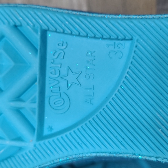 Converse x Miley Cyrus Sneakers - Picture 10 of 12